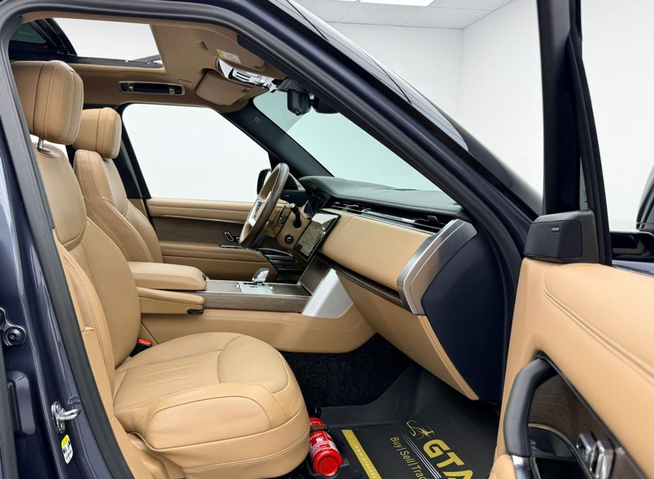 لاند روفر رينج روفر 2025 Range Rover SE P360, 2030 RR Warranty + Service Pack, Full RR Service History, Very Low Km, GCC