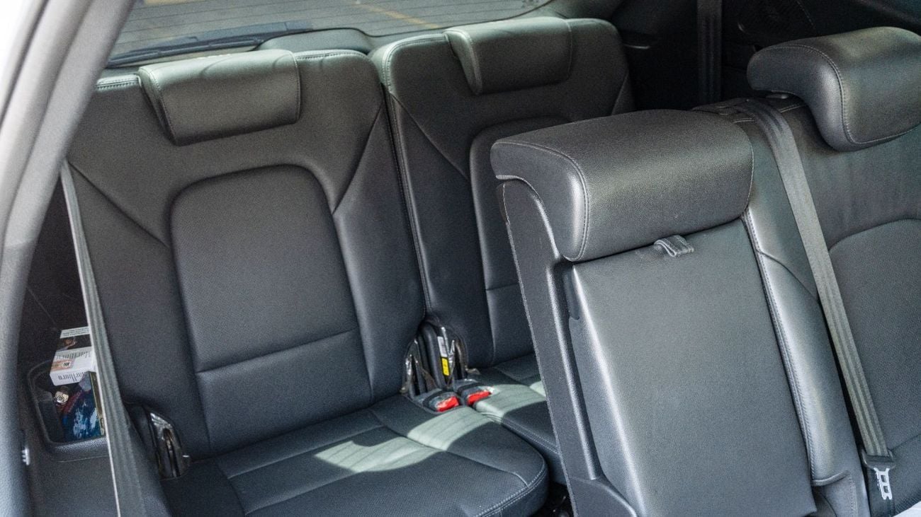 Hyundai Santa Fe 2016 Hyundai Santa Fe 3.3L AT Petrol (White)