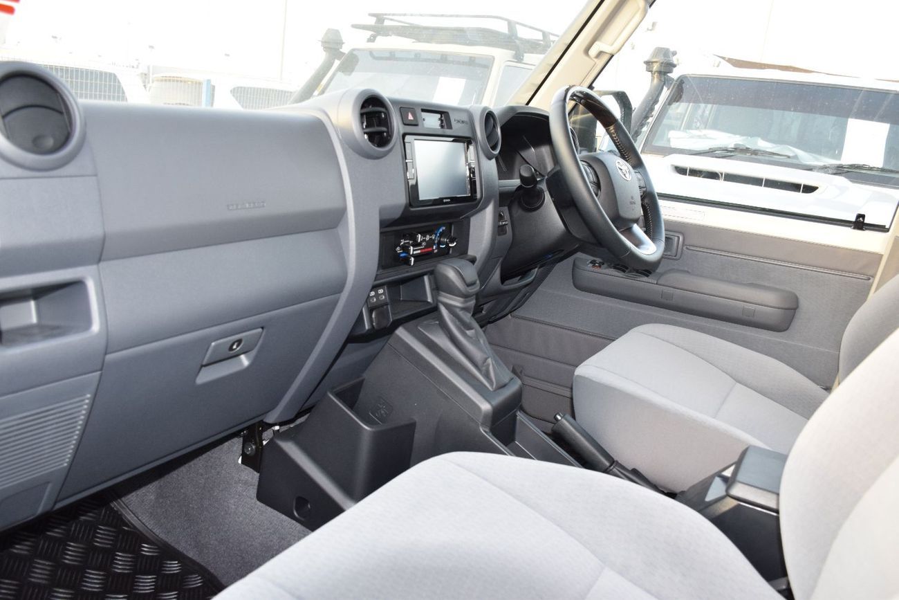 Toyota Land Cruiser Pick Up 4x4 Diesel 2.8L (Right hand)