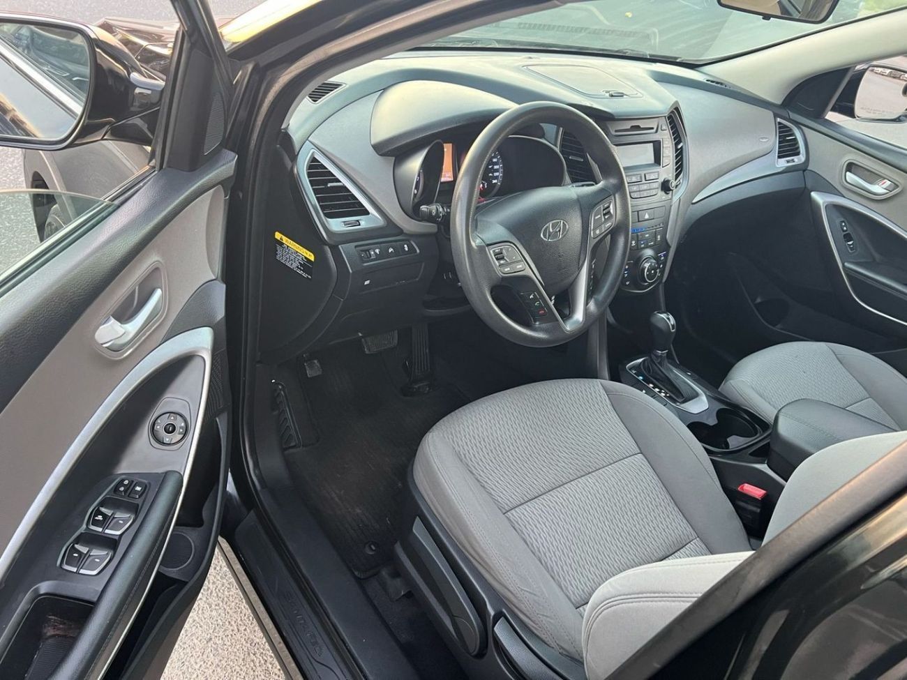 Hyundai Santa Fe 2015 Hyundai Santa Fe - 2.4L V4 - Accident Free - Clean Car  - Canadian Spec