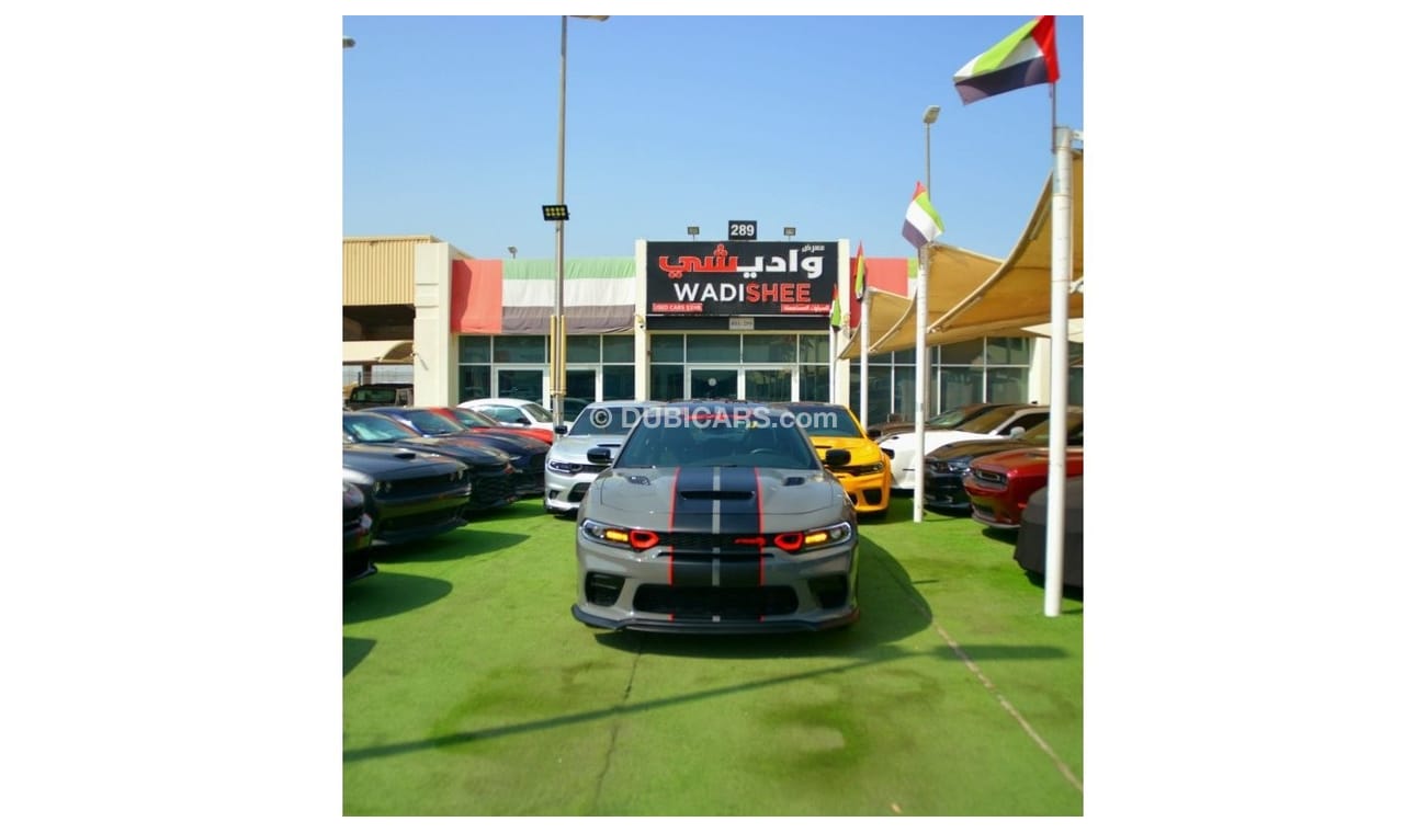 Dodge Charger SXT Plus The base engine is a 3.6-liter V6 with 292 horsepower and 352 Nm of torque. The engine is s