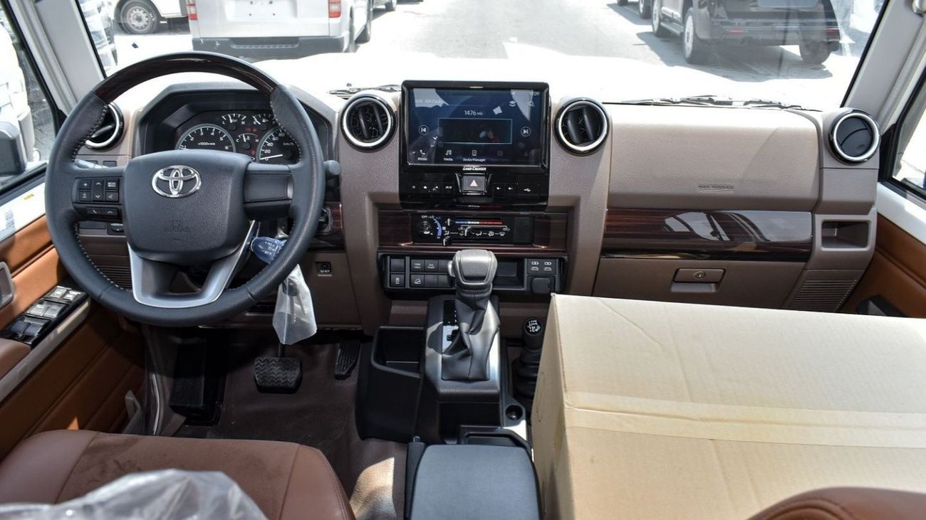 Toyota Land Cruiser Pick Up 4.0l - AT - Fog Lamp - Winch - Alloy Wheel - Snorkel - Leather Seats - Central Lock - Power Window