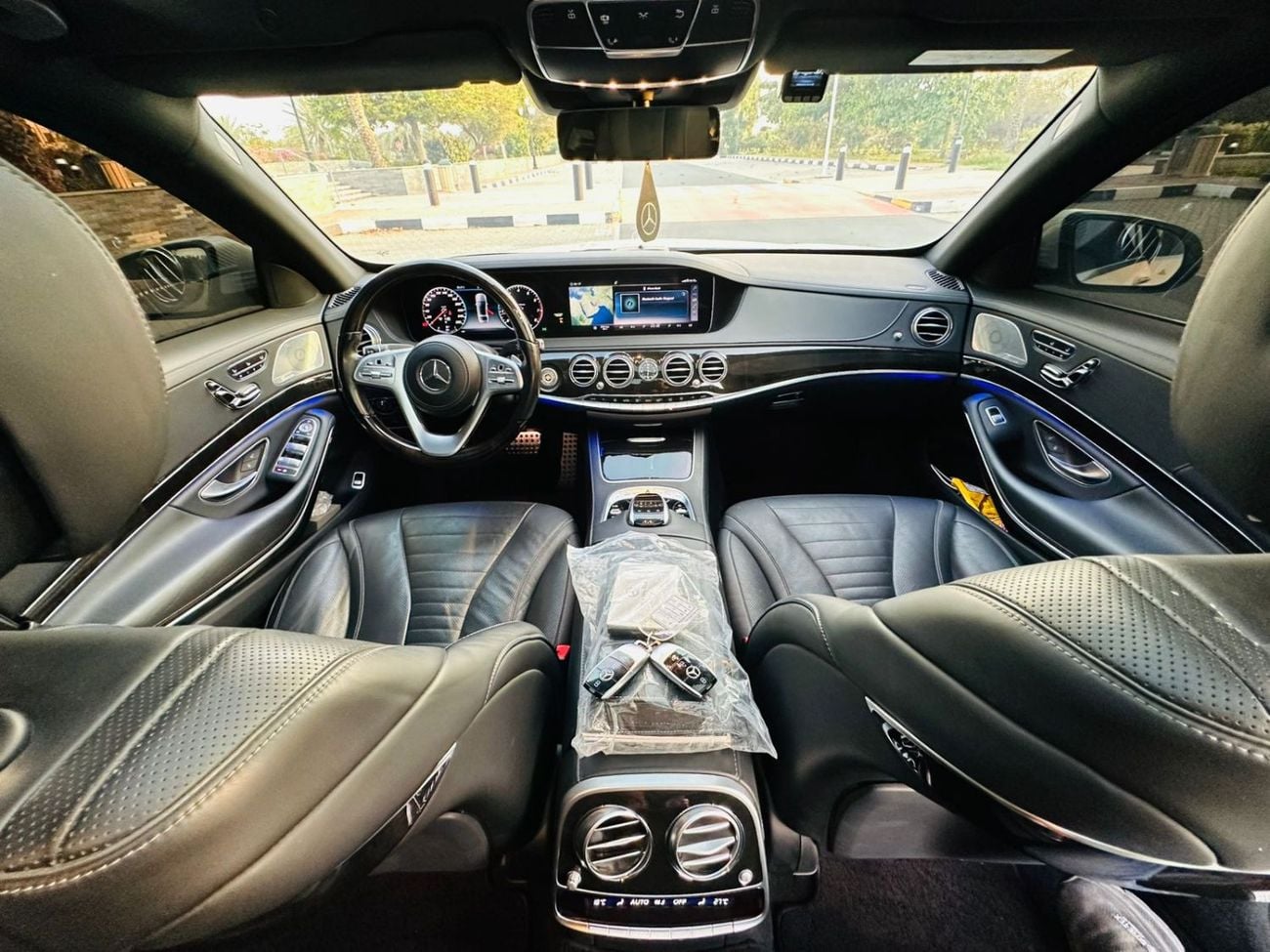 مرسيدس بنز S 560 Std 4.0L (463 HP)