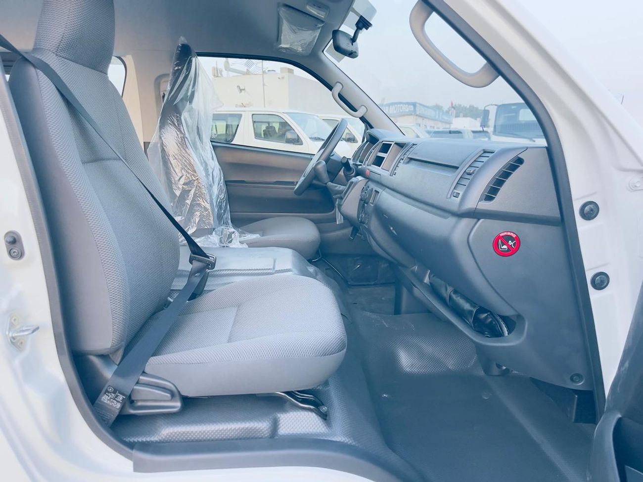 تويوتا هاياس toyota hiace hirgroof cargo glass van