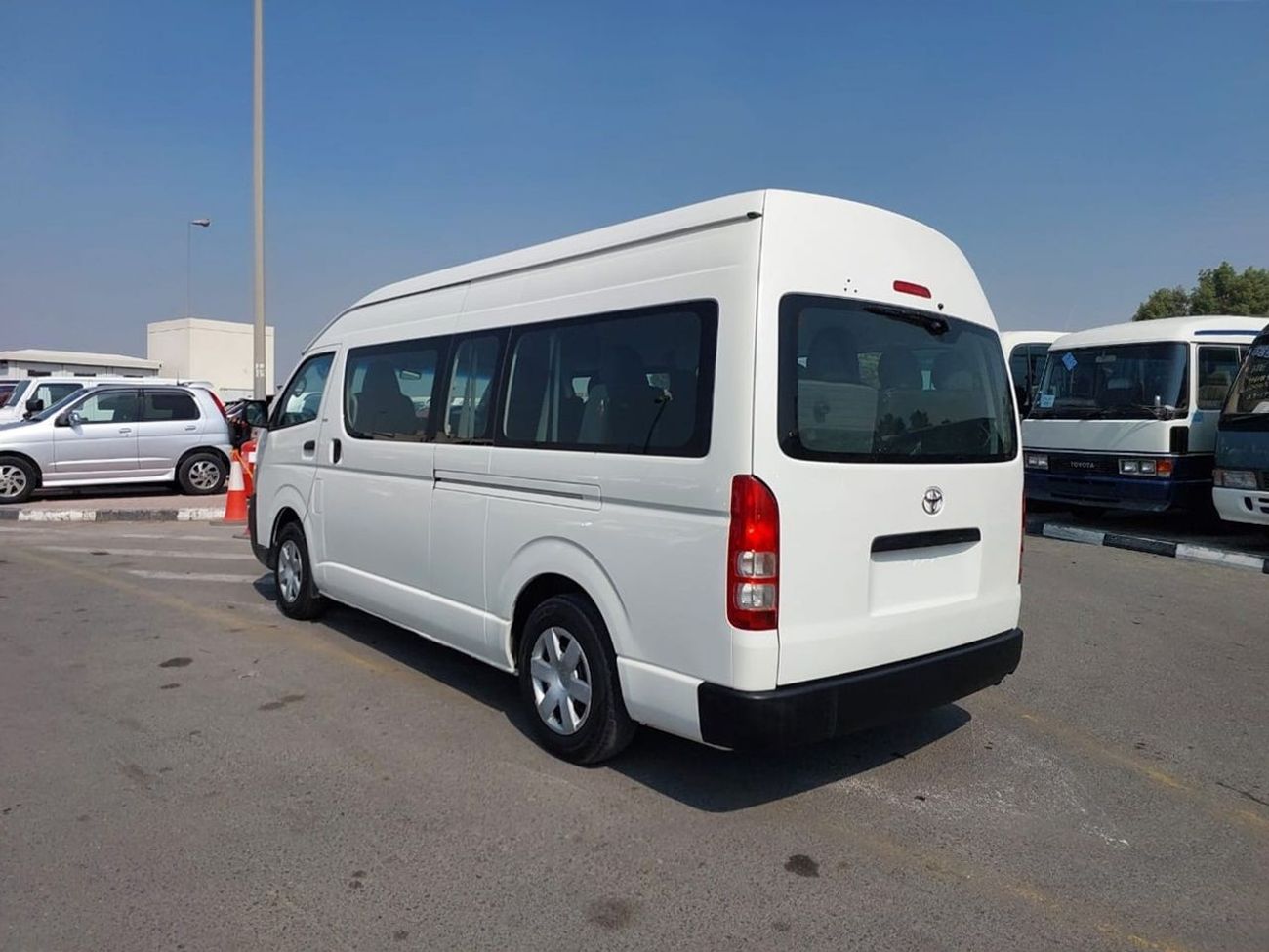 تويوتا هاياس TOYOTA HIACE COMMUTER VAN RHD 2009 MODEL 3.0 L DIESEL MANUAL(PM07365)