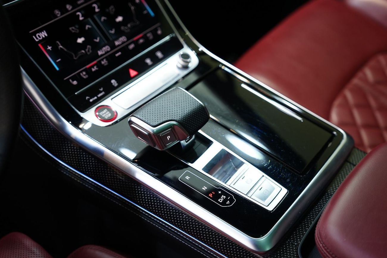 Audi SQ7 Carbon Fiber Interior, Bang & Olufsen Audio, Side Steps, Al Nabooda Full Service History!!