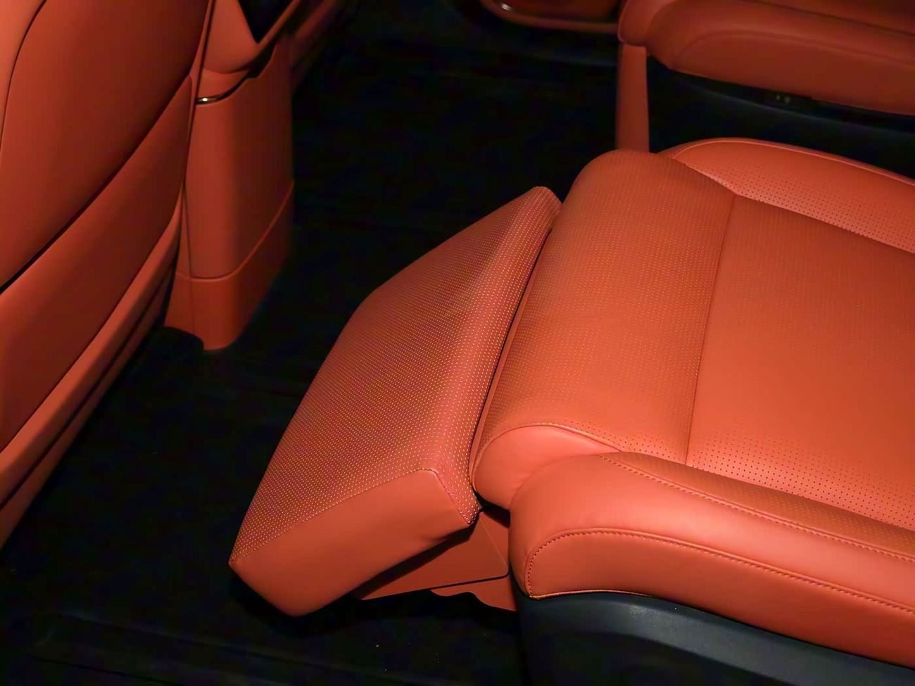 Lynk & Co 900  (EXPORT PRICE）