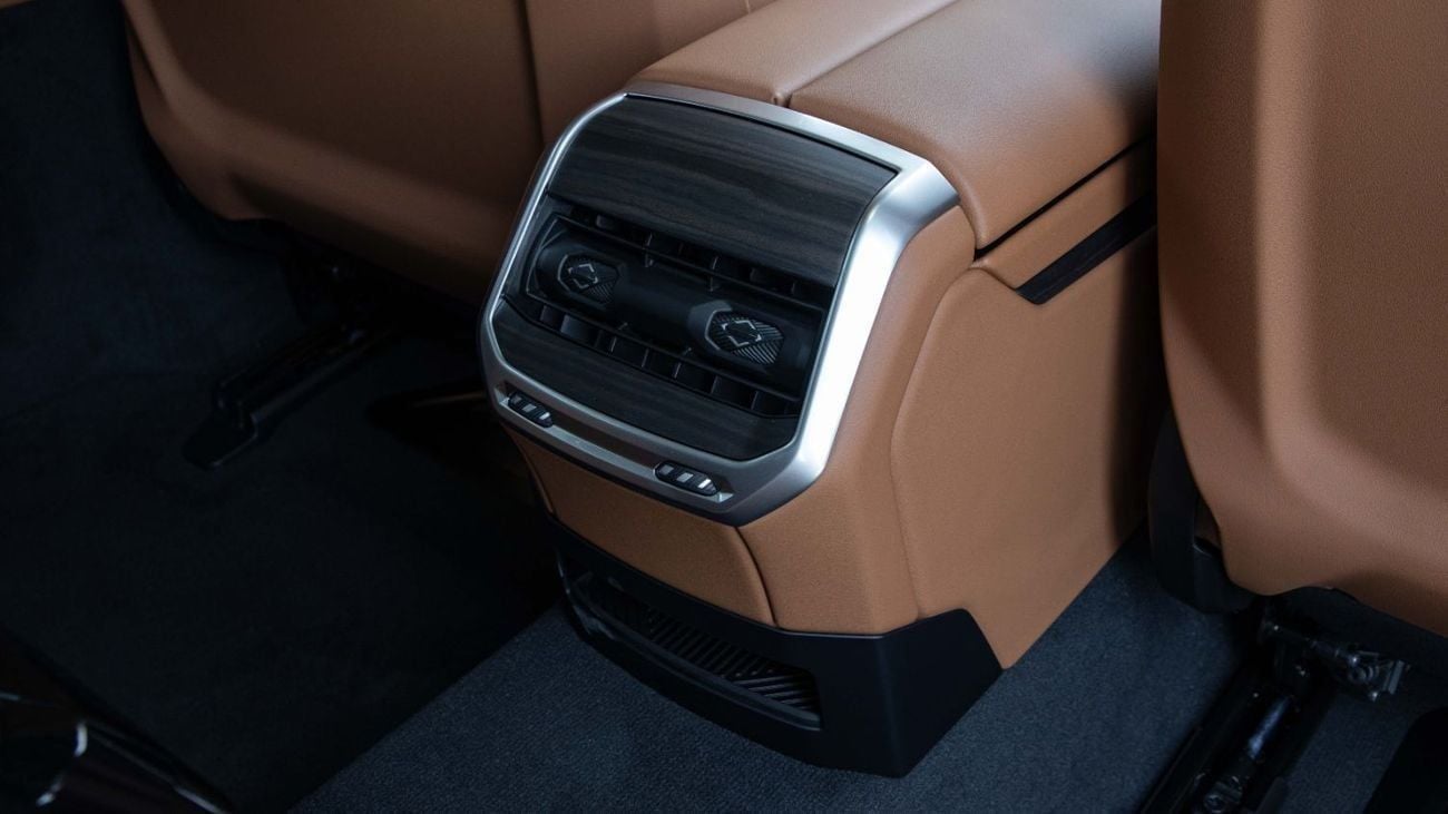 BMW 735i | GCC Specs | 2026 | 3 Years Warranty & Contract Service | For Local Registration +10%