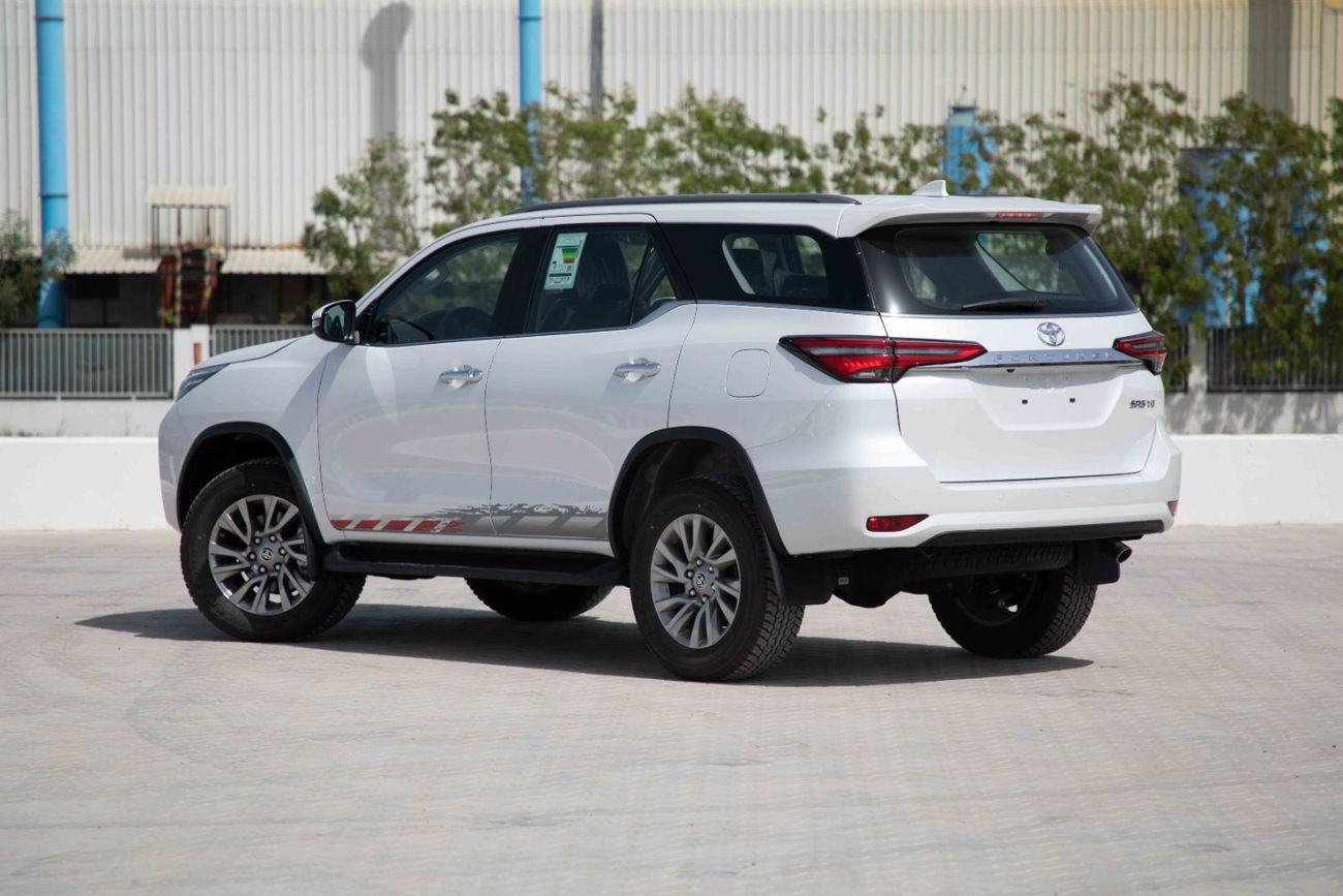 Toyota Fortuner 2023 Toyota Fortuner 4.0 Adventure - Platinum White Pearl inside Black