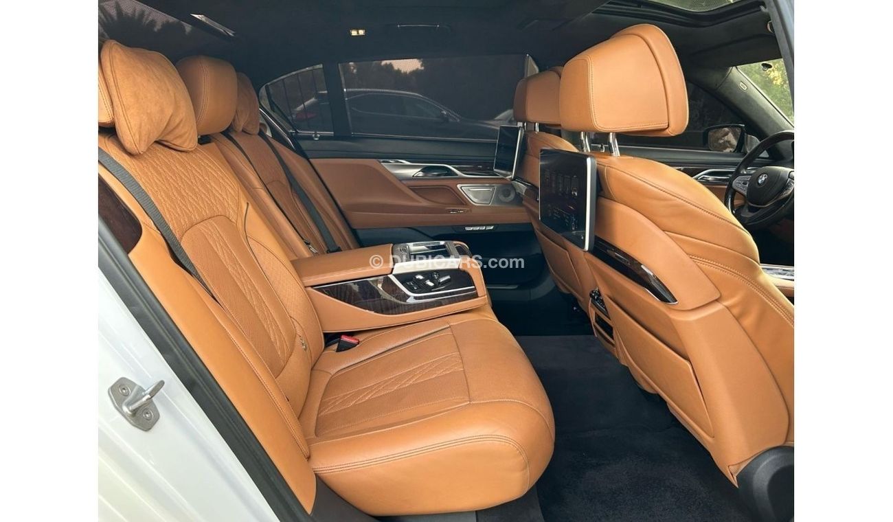 BMW 750Li Luxury Executive BMW 750LI XDrive 2017 GCC V8 4.4L Full option // Perfect condition // Under service