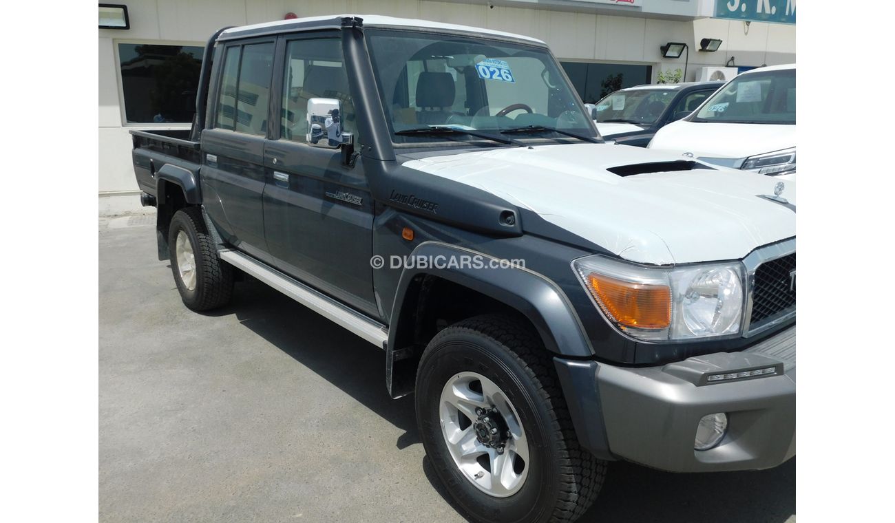 Toyota Land Cruiser Pick Up 79 Double Cab Pickup LX V8 4.5L TD 5 Seat 4WD M/T(Only on Sahara Motors)
