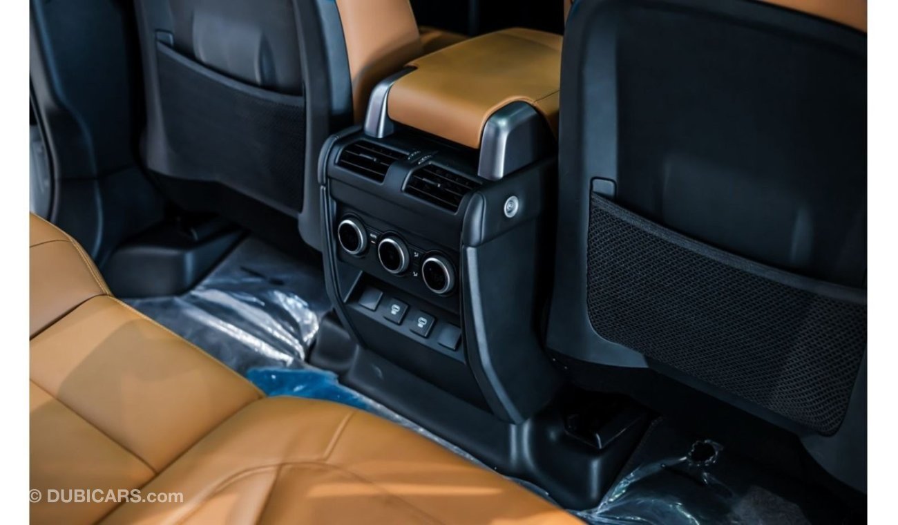 لاند روفر ديفندر 2023 URBAN Defender V8, 2027 Land Rover Warranty, Low KMs, GCC