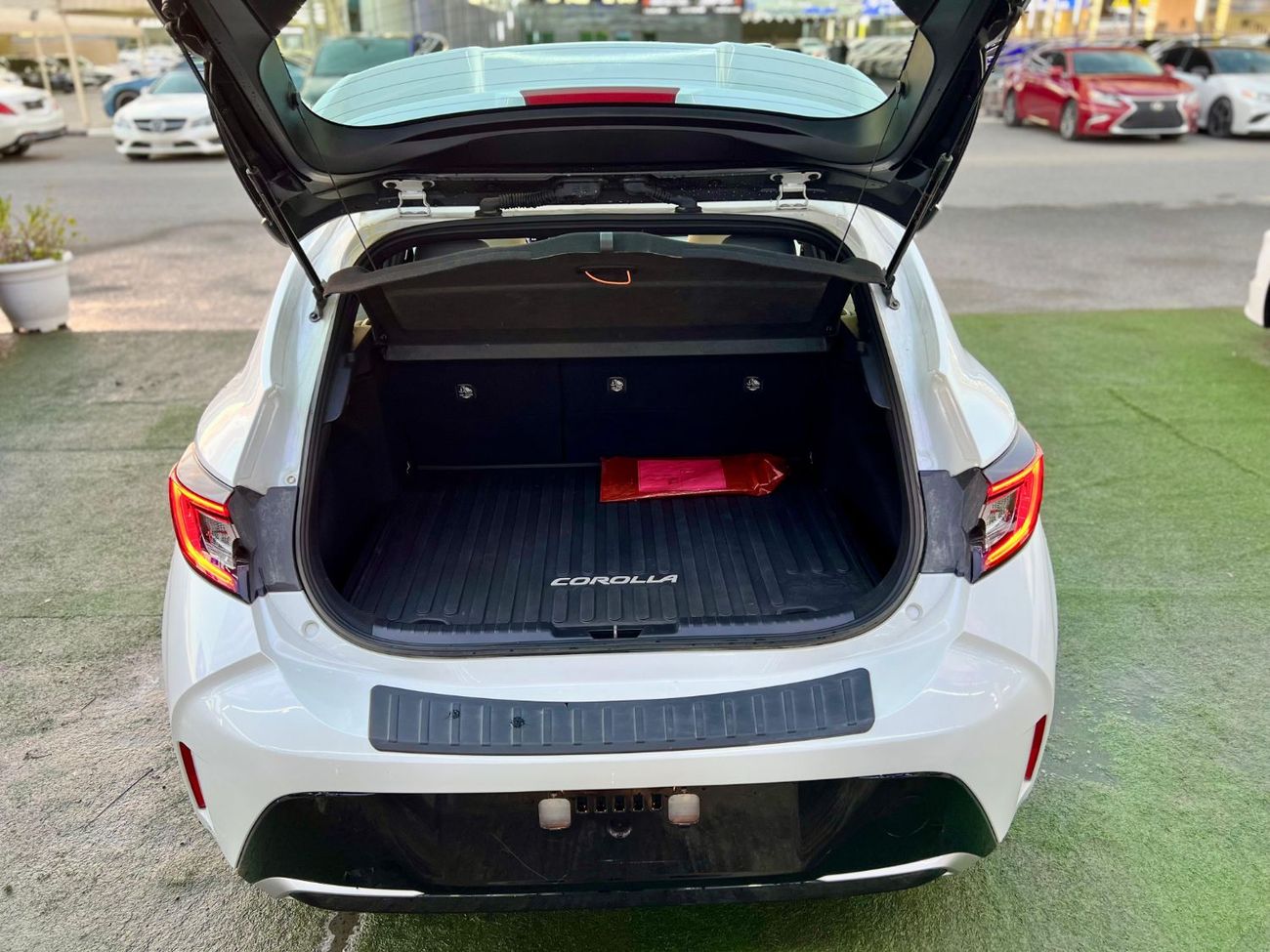 Toyota Corolla SE+ 2.0L hatchback sports warranty one year bank financie available