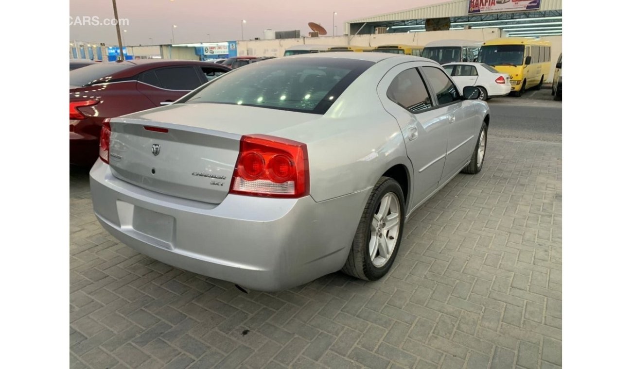 Dodge Charger 2009 model, Gulf, full option, sunro, 6 cylinders, automatic transmission, odometer 276000