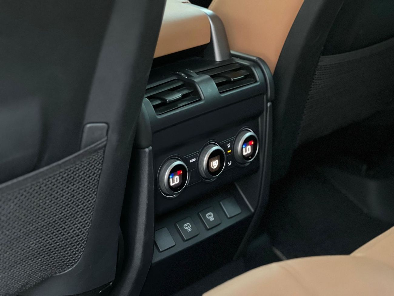 Land Rover Defender P400 110 S 3.0L (5 Seater)