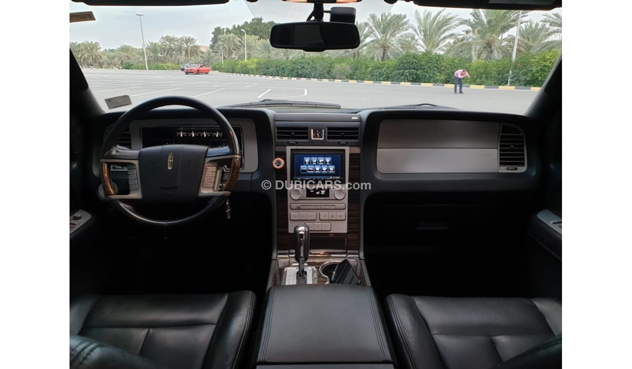 لينكولن نافيجاتور Lincoln Navigator 2010 GCC Perfect Condition - Accident Free