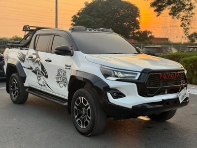 تويوتا هيلوكس TOYOTA HILUX PICK UP SR5 GR SEATS 2024 WHITE 4WD AT DIESEL = RIGHT HAND