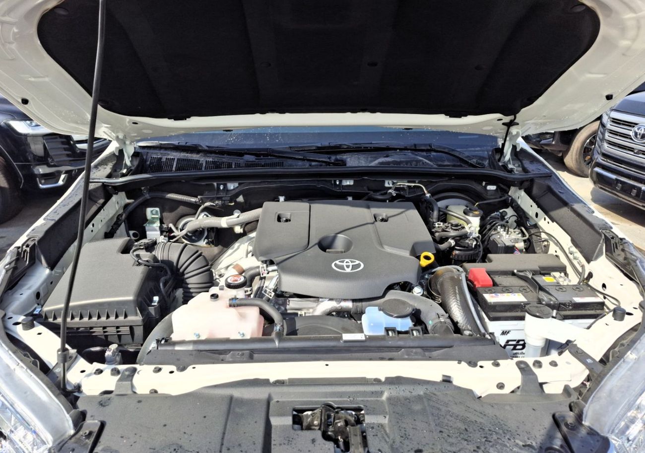 Toyota Hilux Toyota Hilux DLX 2.4L 2025 SC MT White Diesel