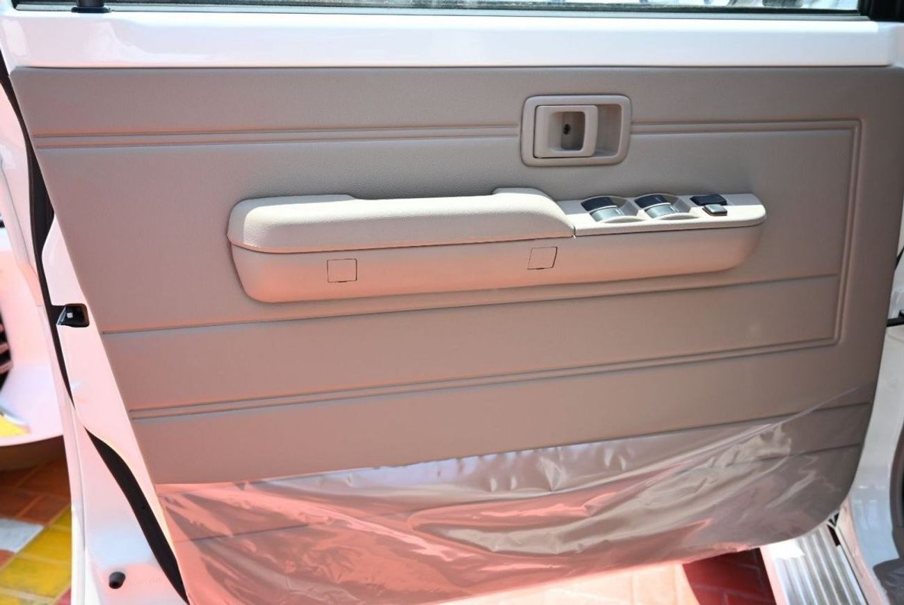 تويوتا لاند كروزر بيك آب تويوتا لاندكروزر (سلسلة 70) 4.5 لتر ديزل، بيك اب، دفع رباعي، 4 ابواب، ناقل حركة يدوي، قفل اطار، كابي