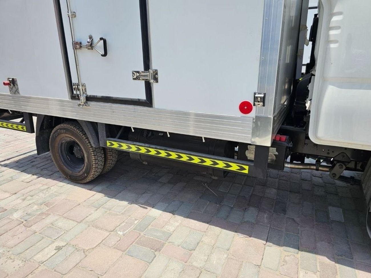 Kia Bongo KIA Bongo K4000 3.0L Turbo Diesel, Pick-up Truck, Dual Compressor -18° to 10° C With Side Door,