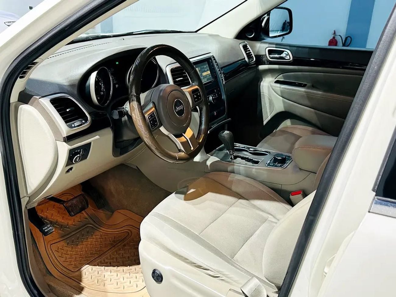 جيب جراند شيروكي Laredo 3.6L