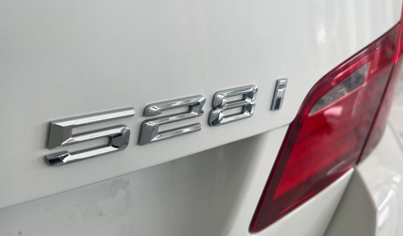 بي أم دبليو 528i EXECUTIVE 3L-6CYL 240HP JAPANESE SPECIFICATION