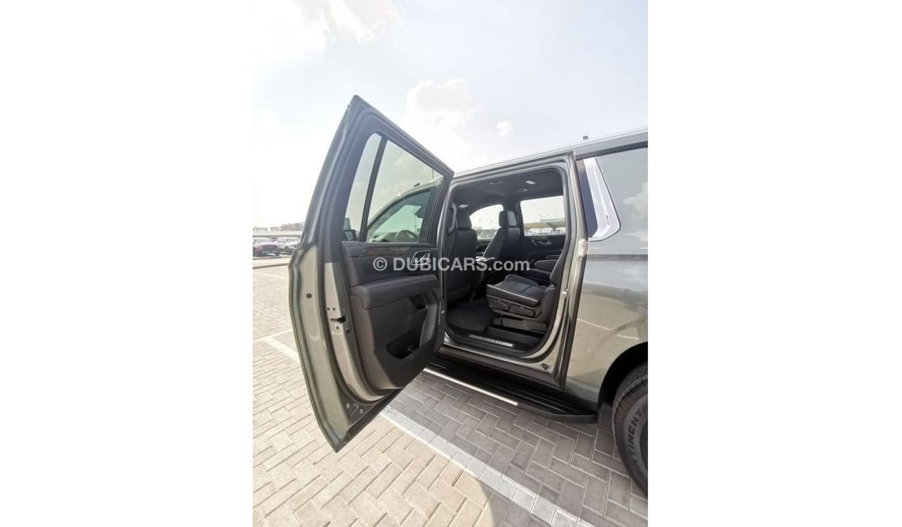 Chevrolet Suburban Chevrolet Premier Suburban - 2023 - Green
