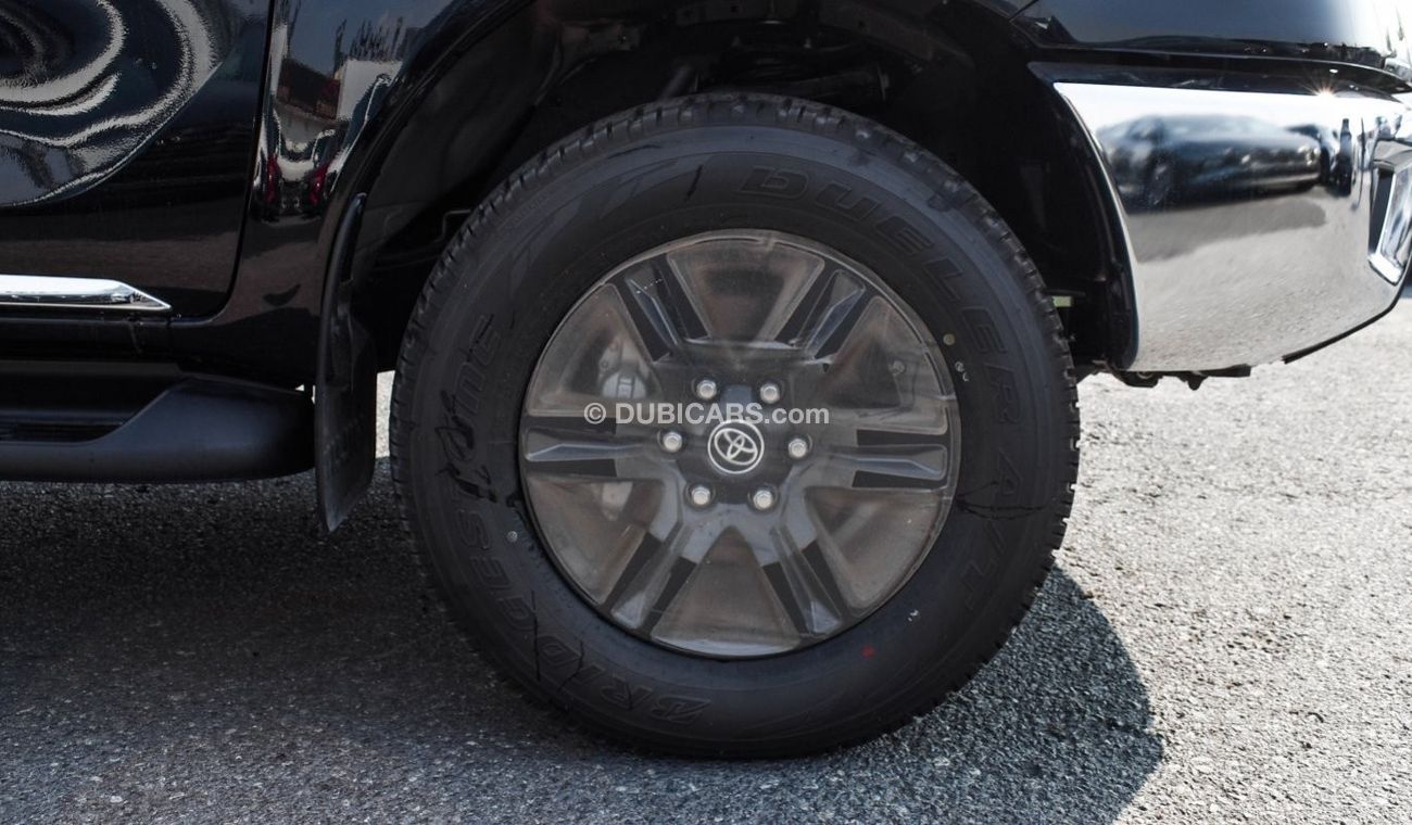 تويوتا هيلوكس SR5 2.7L