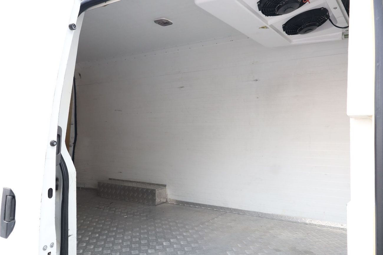 Nissan Urvan Panel Van High Roof VAN CHILLER