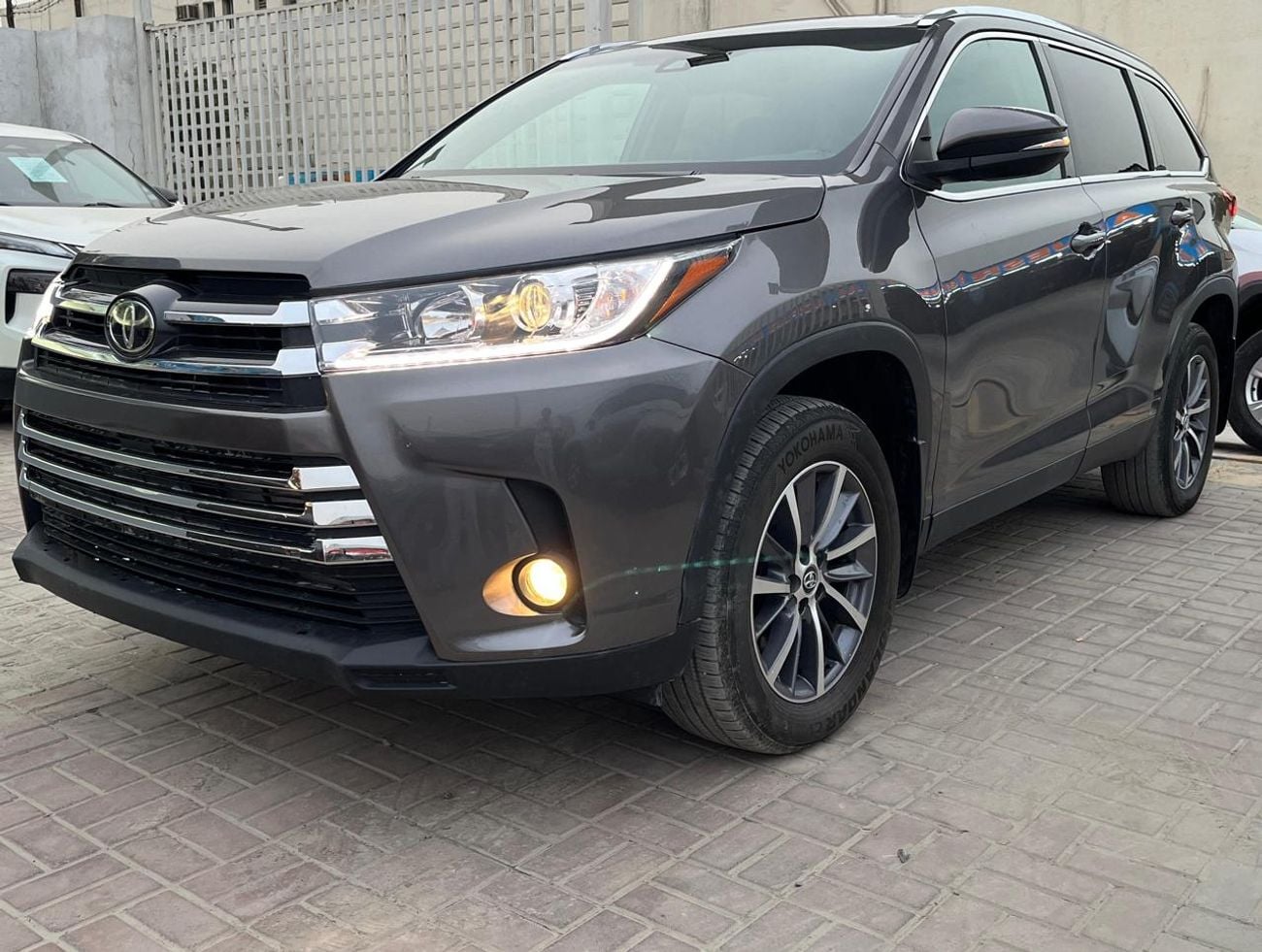 Toyota Highlander 2019 Toyota Highlander XLE 4x4 AWD Full option Sunroof Push Start 7 Leather Seats