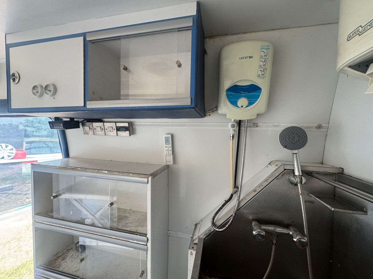 بيجو بوكسر صالون حلاقه حويانات متنقل