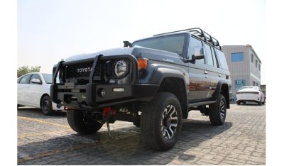 تويوتا لاند كروزر هارد توب LHD LC76 4.5L TDSL V8 4WD 5D 5S MT 24MY FULL OPTION WITH KIT (SPECIAL EDITION)