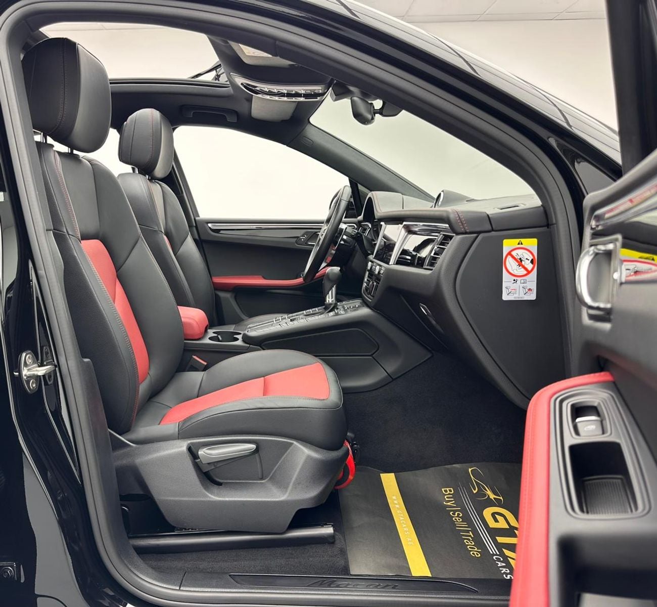 Porsche Macan 2019 Porsche Macan, 1 Year Warranty Unlimited Km, Porsche Full Service History, GCC