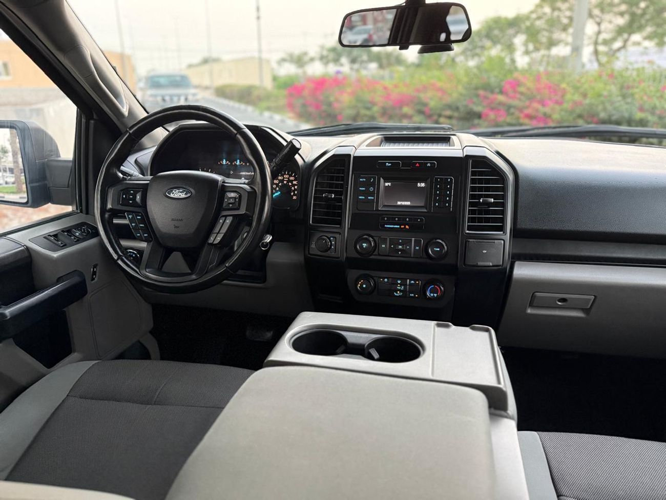 Ford F-150 XL FX4 Platinum 5.0L FX4  5.0L FORD F150 2019 GCC V8 FX4 IN GOOD CONDITION