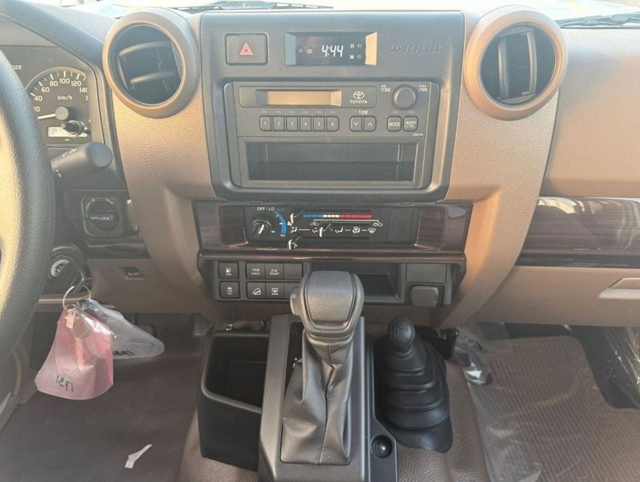 Toyota Land Cruiser 70 LC76 LX EXPORT ONLY - LC 78- 2.8L - DIESEL - AUTOMATIC