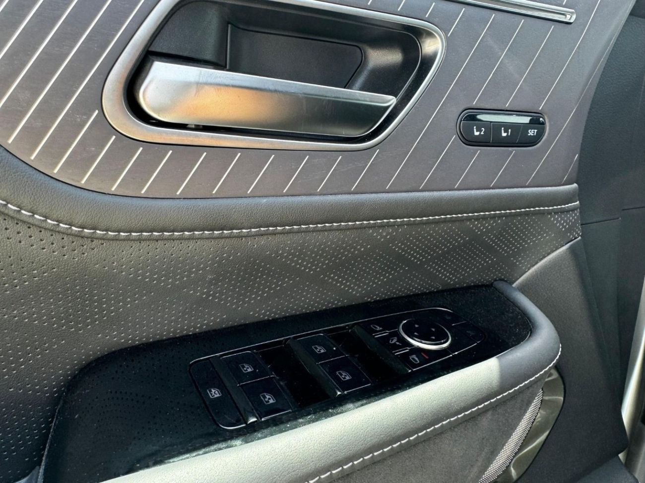 Infiniti QX80 Autograph Captain Chairs 3.5L Best Price for Export! Brand NEW!!! Canada