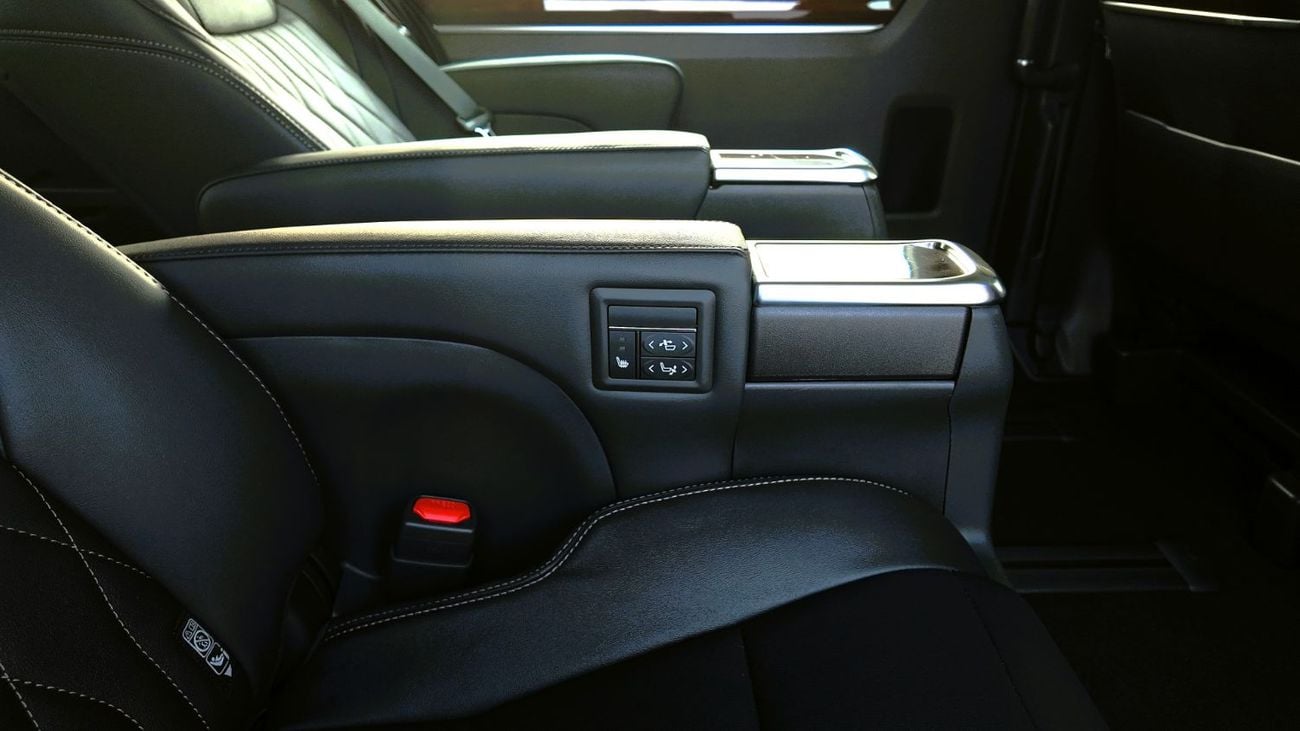Toyota Granvia TOYOTA GRANVIA 2.8L Premium 2.8L diesel  Automatic Transmission 2025
