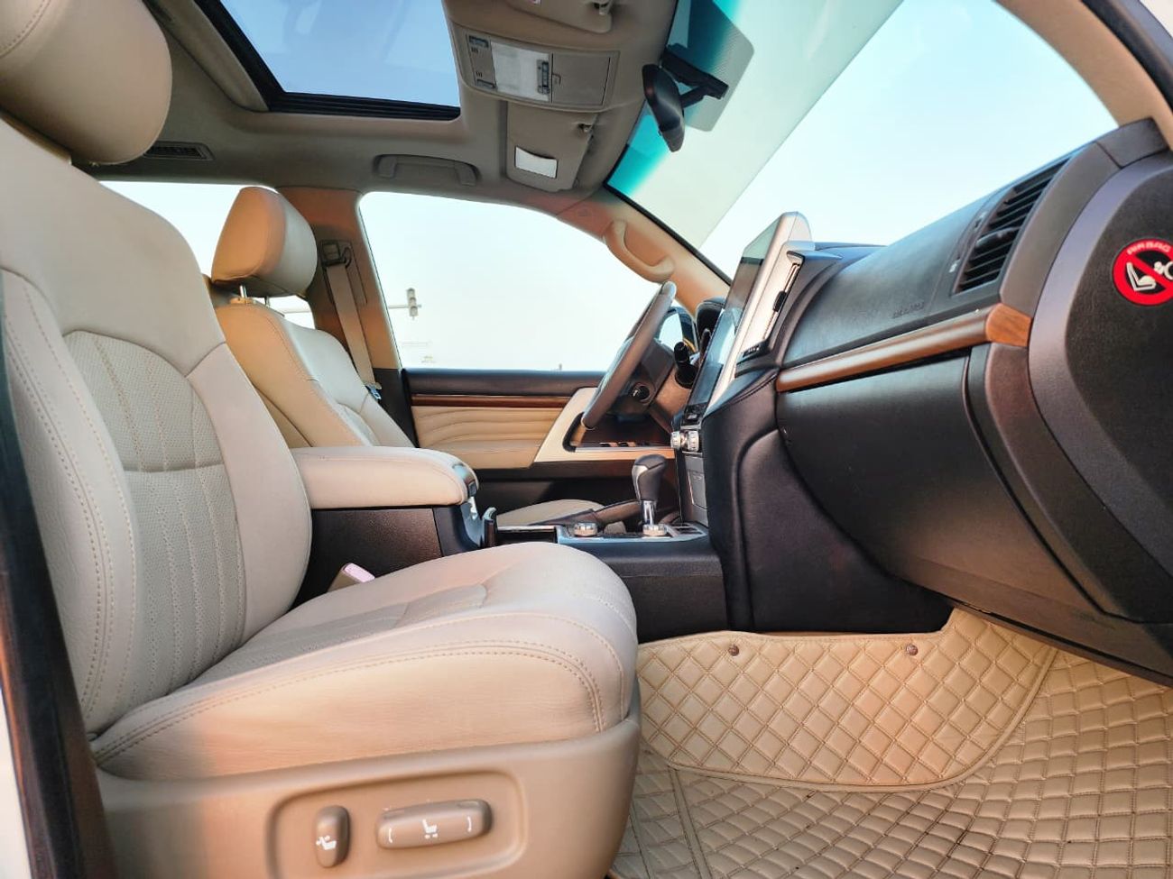 Toyota Land Cruiser VXR MODEL 2010 FULL OPTION  UPGRADE 2021