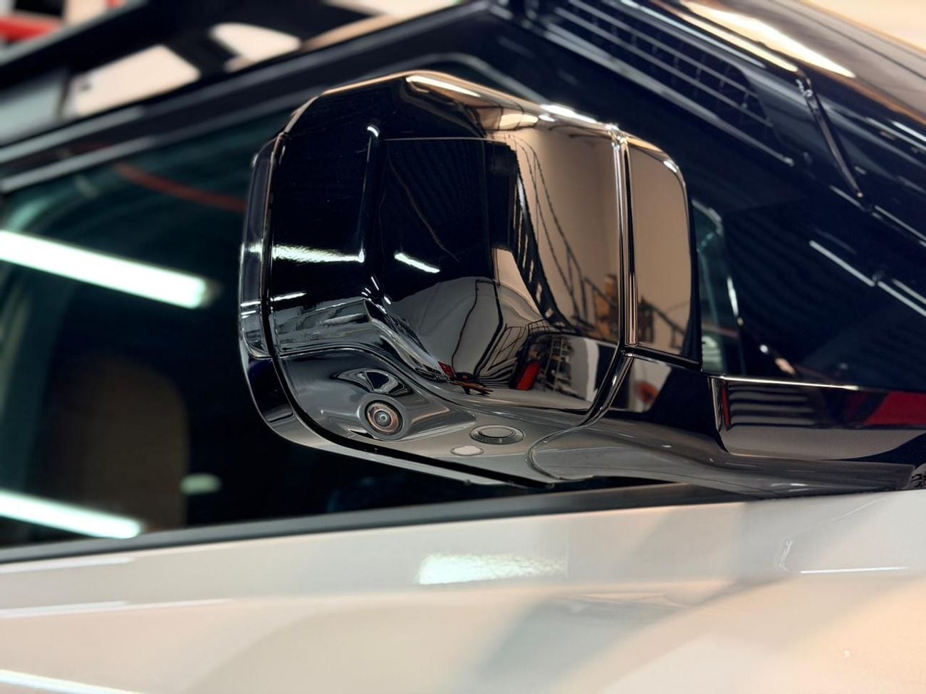 Land Rover Defender 110 635 OCTA  V8 2026