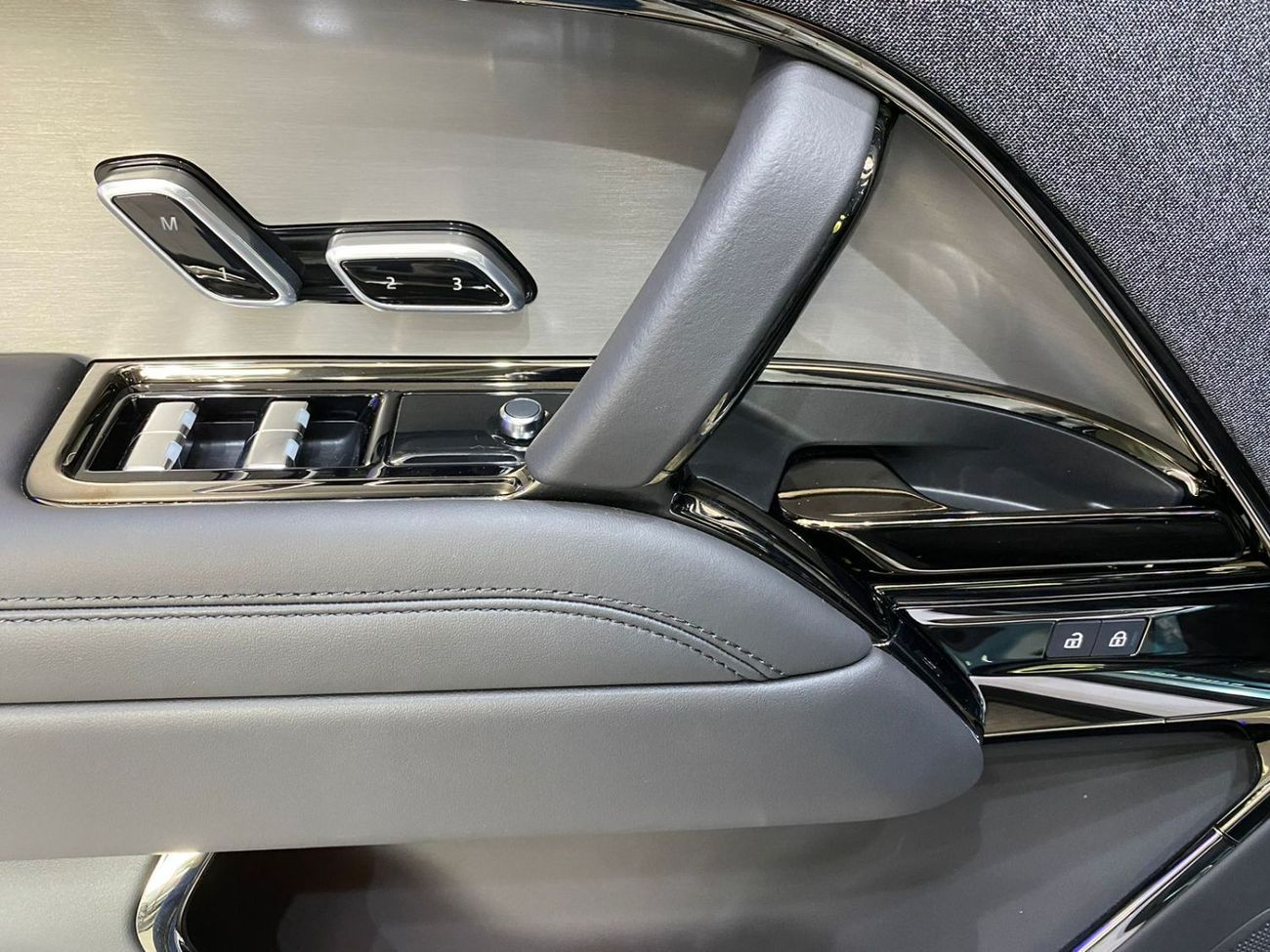 لاند روفر رينج روفر سبورت Range Rover Sport - SE | BRAND NEW!