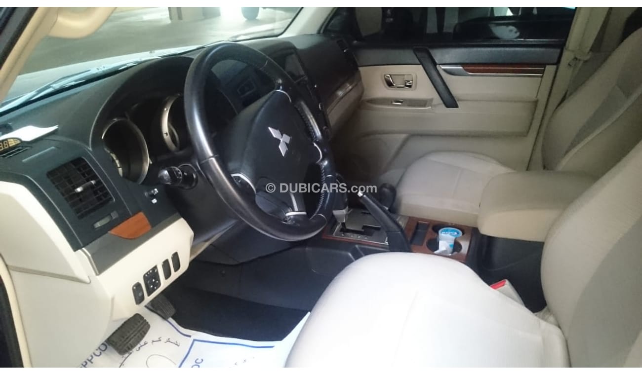 Mitsubishi Pajero very clean lady driven