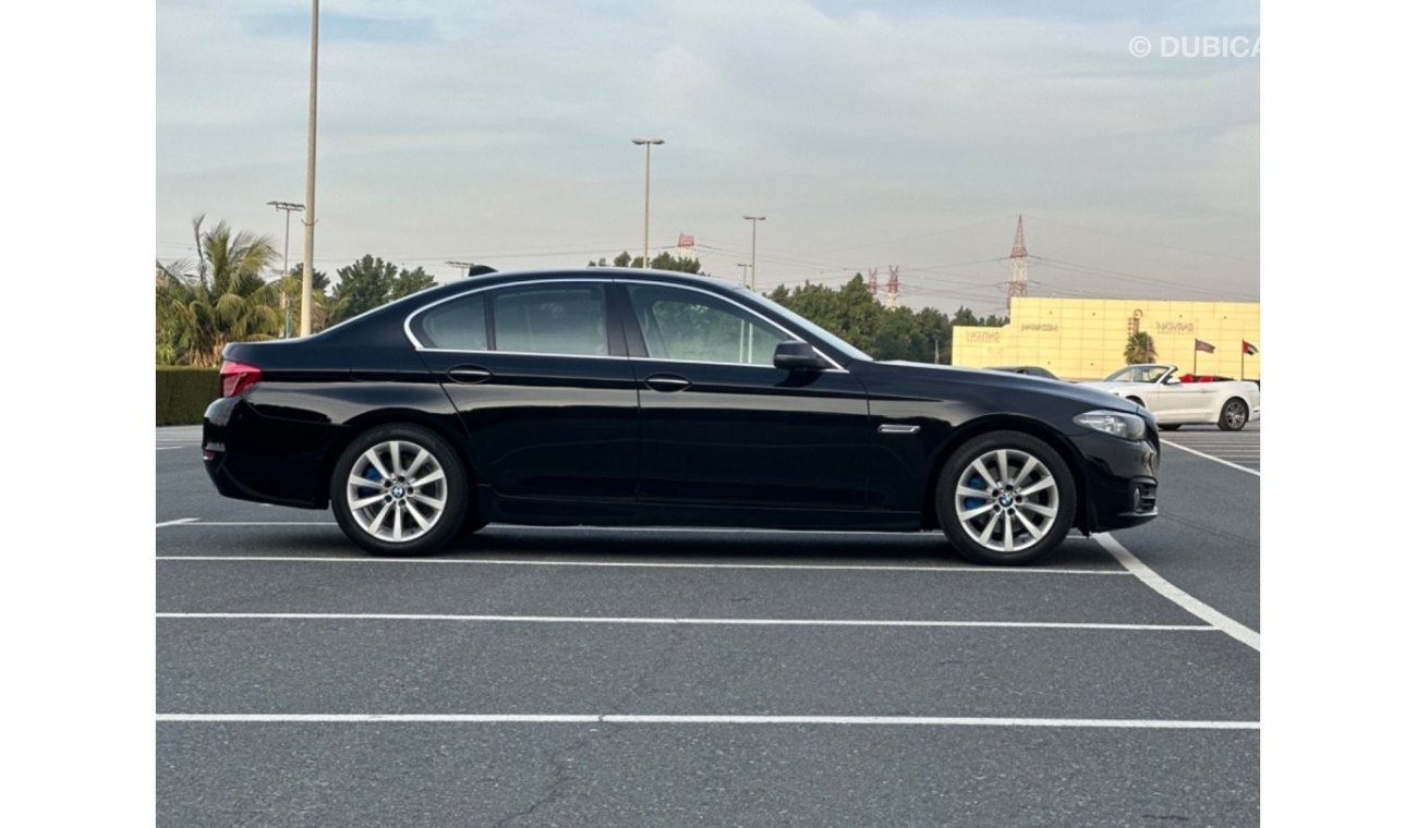 BMW 520i Executive MODEL 2015 GCC CAR PERFECT CONDITION INSIDE AND OUTSIDE FULL OPTION SUN ROOF LEATHER SEATS