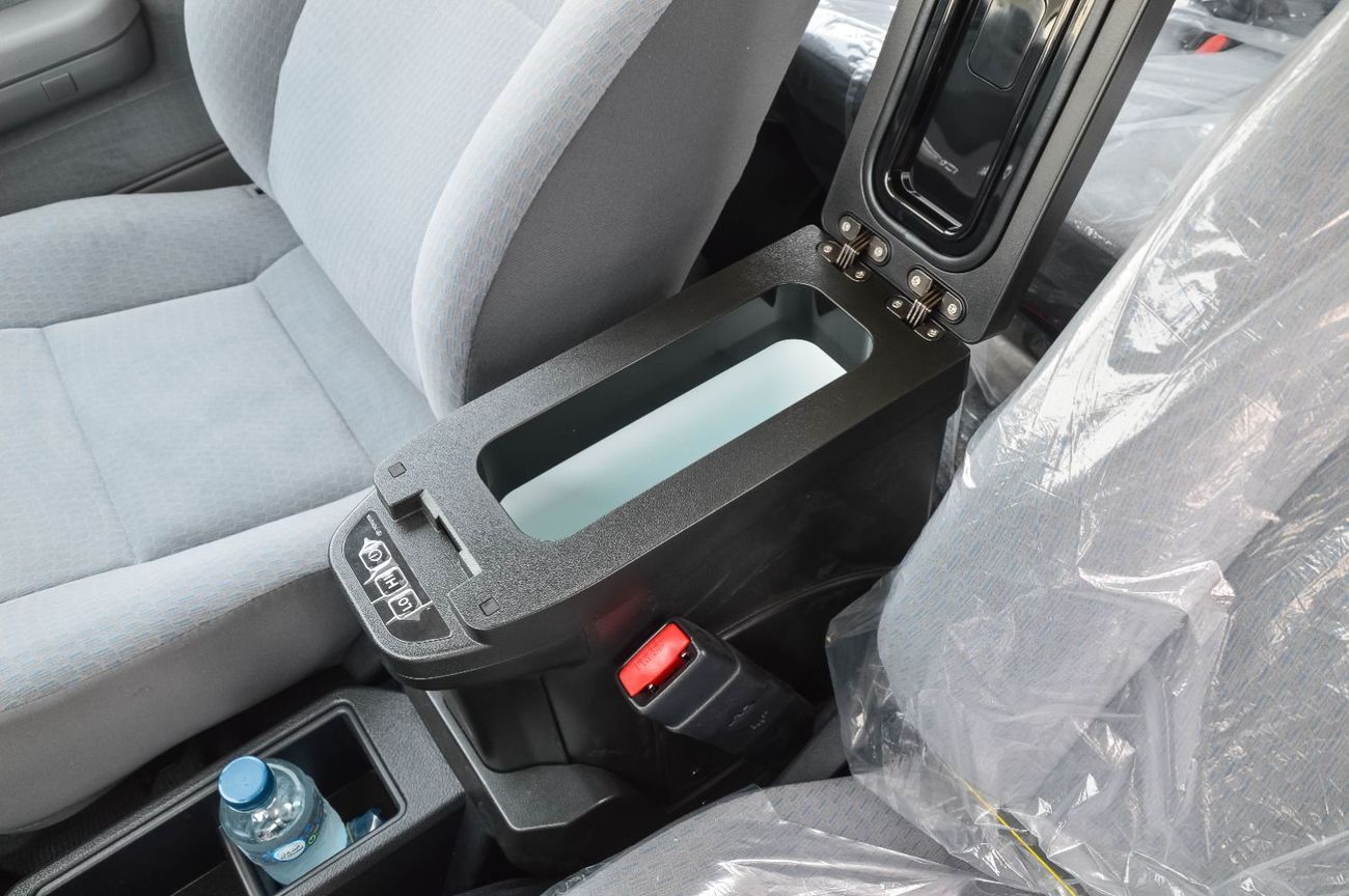 Toyota Land Cruiser 70 TOYOTA LAND CRUISER 76 4.0L 4WD MT 5DOOR SUV 2025