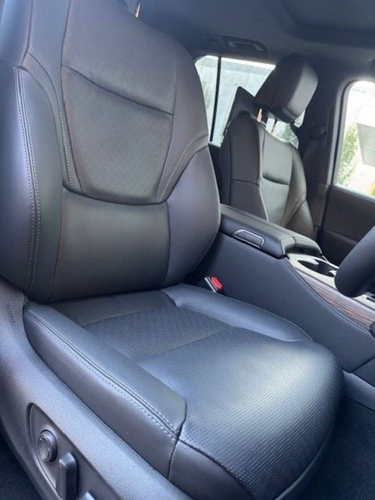 Toyota Land Cruiser SAHARA (NON GCC) Toyota Lc300 Sahara 2025 RHD   maruni diesel  3.3L , grey interior