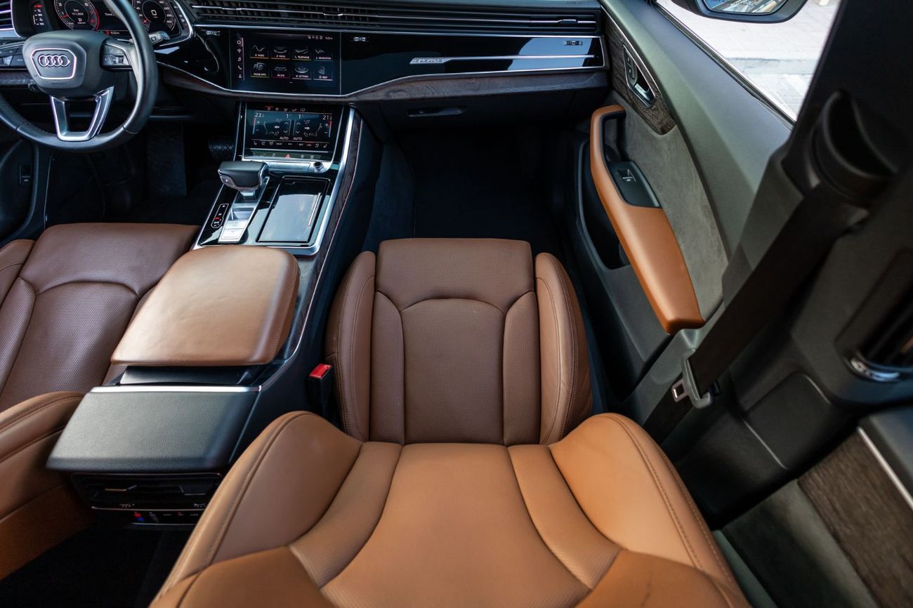 Audi Q8 55 TFSI quattro S-Line 3.0L (340 HP) Audi Q8 55TFSI Quattro S-Line 2019 GCC under Warranty with Flex