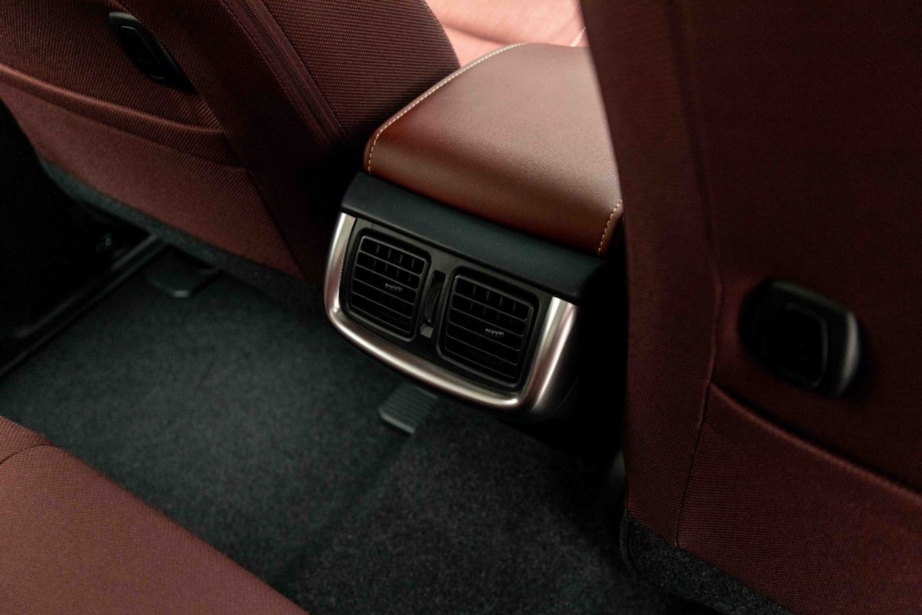 تويوتا هيلوكس 2.7L -Manual - Platinum White Pearl Inside Maroon | Export Only