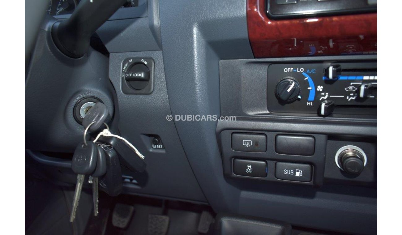 Toyota Land Cruiser 78 HARDTOP LONG WHEEL BASE V8 4.5L DSL 4WD 9 SEAT MT