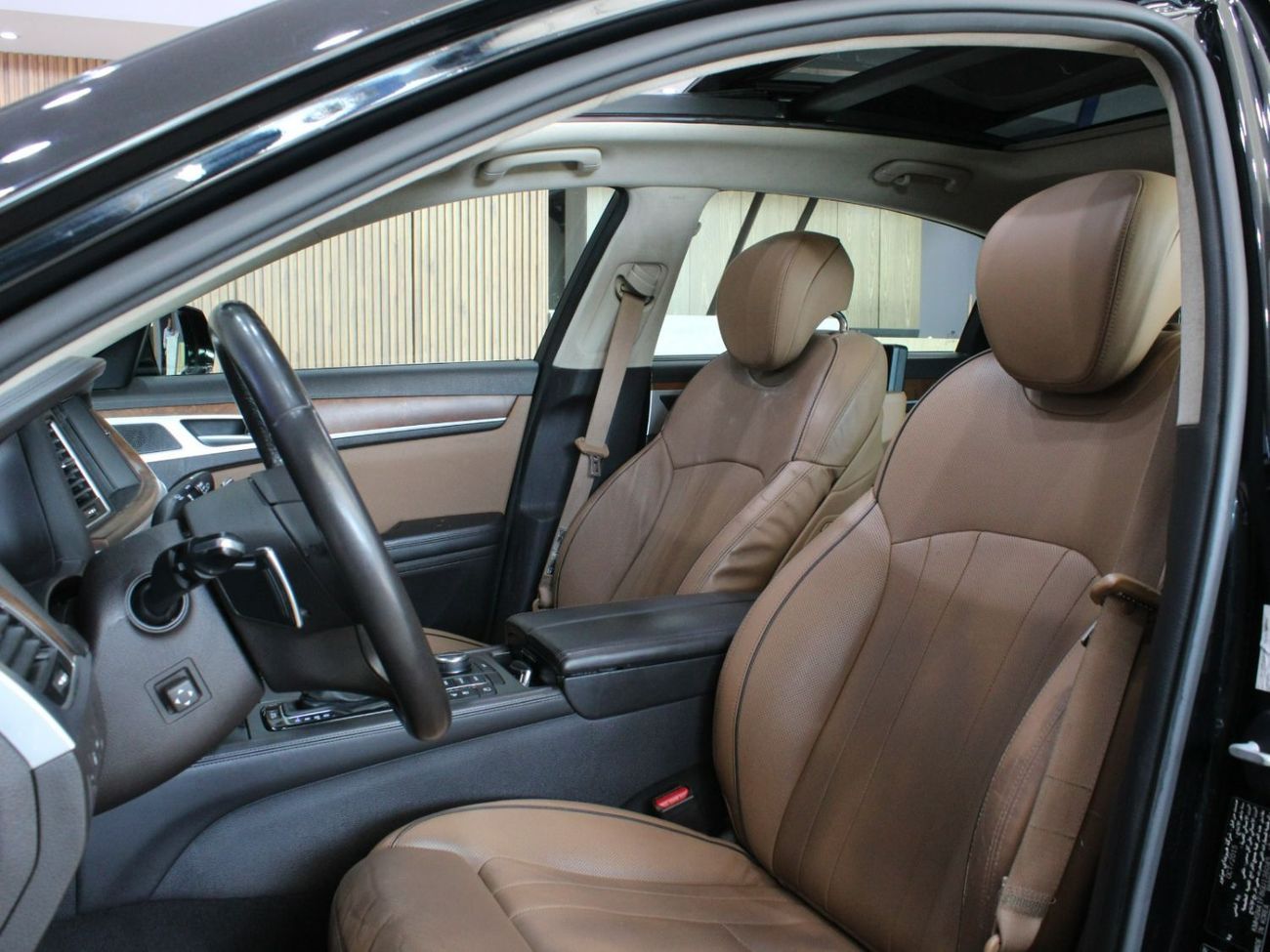 Hyundai Genesis ROYAL 5.0