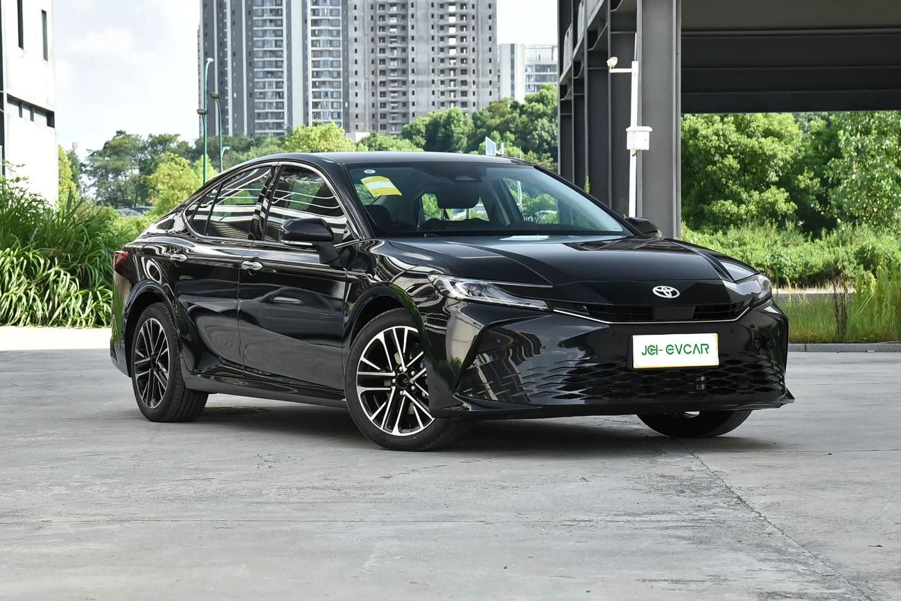 تويوتا كامري China's top-tier dual-engine 2.5HG Premium Edition