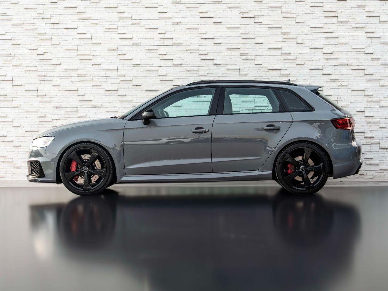 Audi RS3 TFSI quattro 2.5L (362 HP) Hatchback